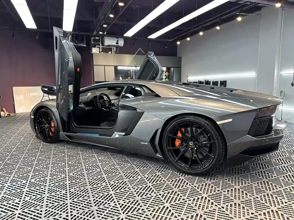 Lamborghini Aventador 2011 LP 700-4 фото 3