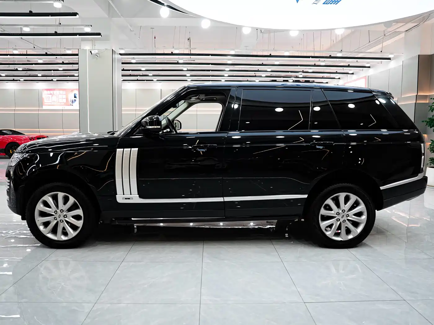 Land Rover Range Rover 2018 3.0 SC V6 Vogue Heritage Extended Edition фото 7