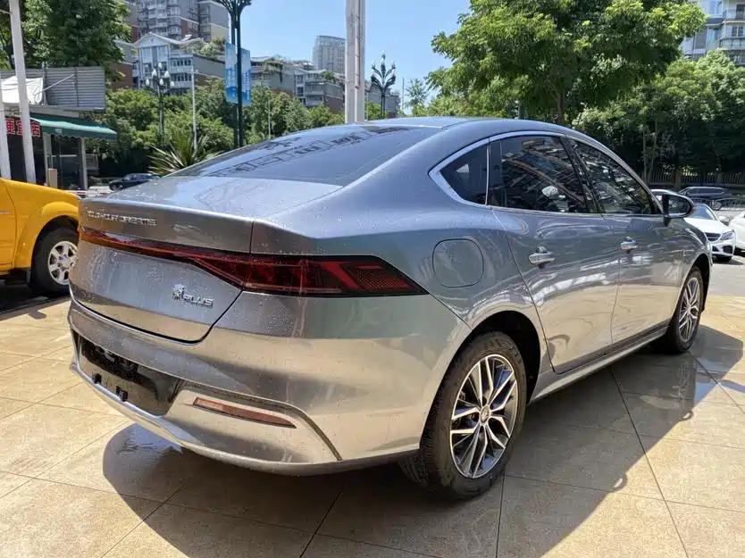 BYD Qin PLUS 2023 Champion Edition DM-i 120KM Leading Type фото 5