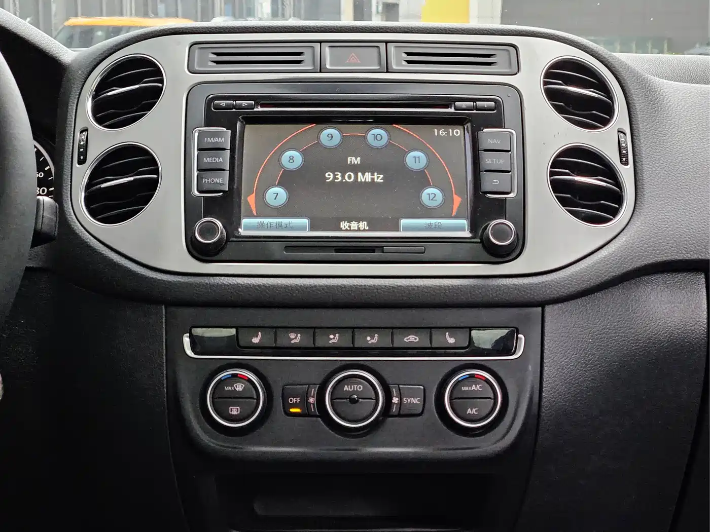 Volkswagen Tiguan 2013 2.0TSI Auto 4WD Luxury Edition фото 6