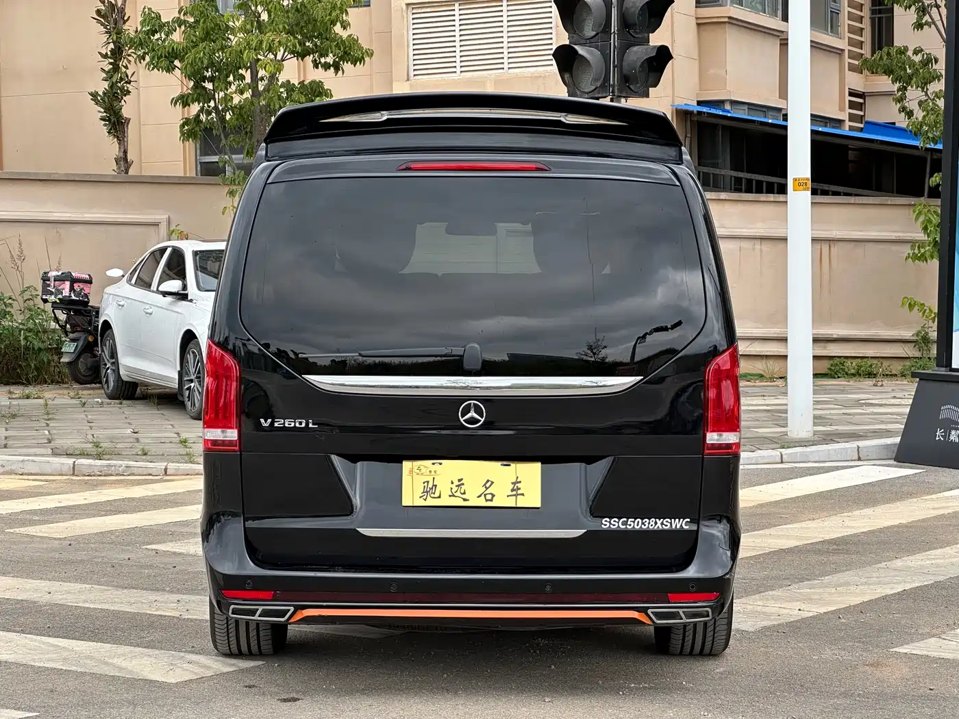 Mercedes-Benz V-Class 2018 V 260 L Premium Long Wheelbase Edition China VI фото 20