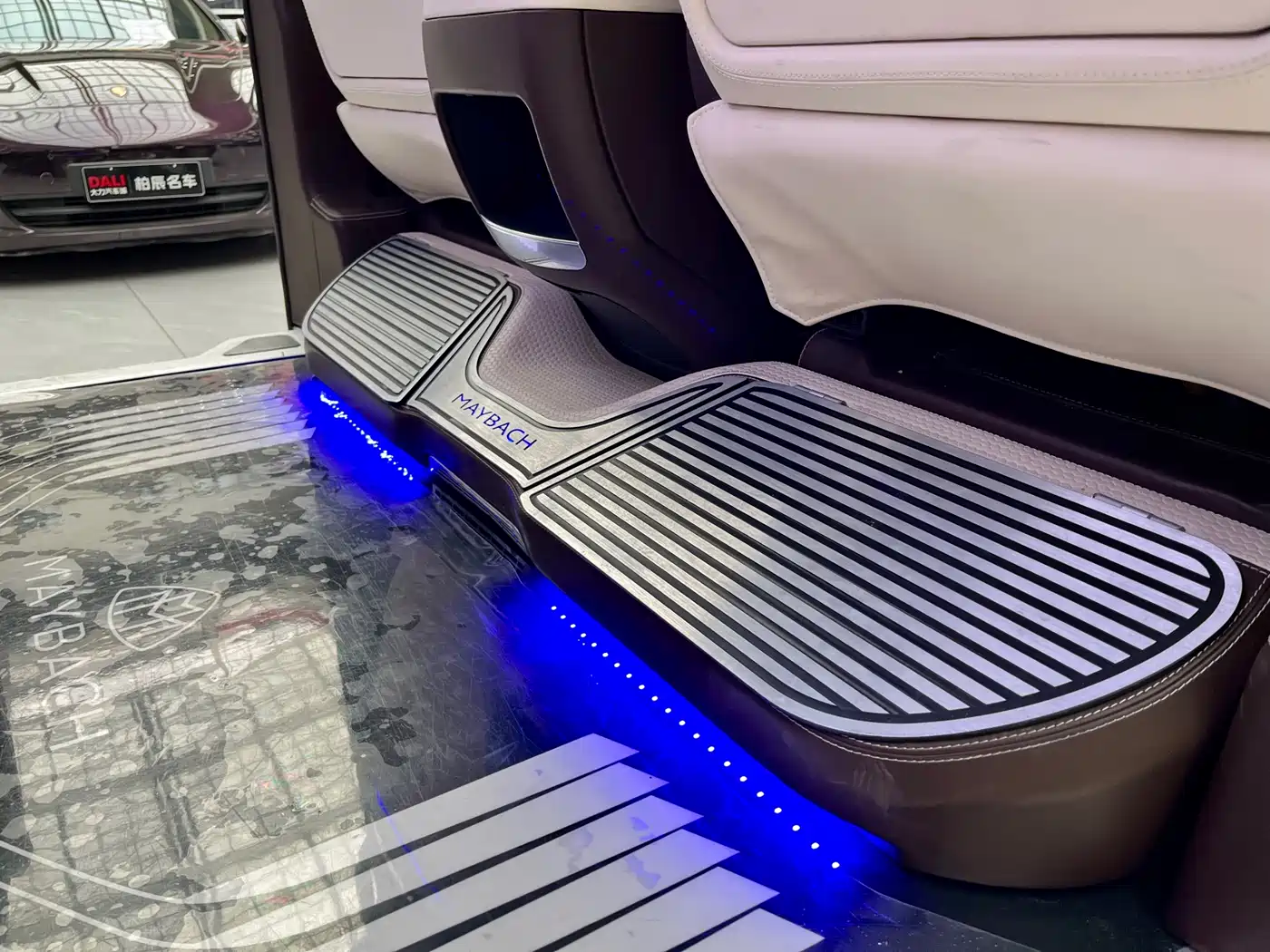 Mercedes-Benz Vito 2023 2.0T Business 7-Seater фото 7