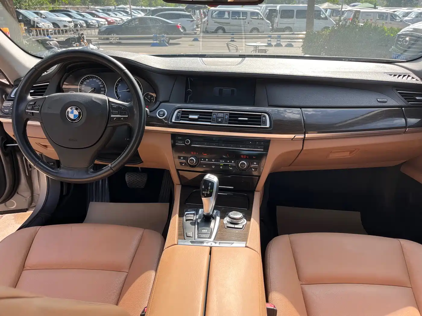 BMW 7 Series 2009 730Li Leading фото 19