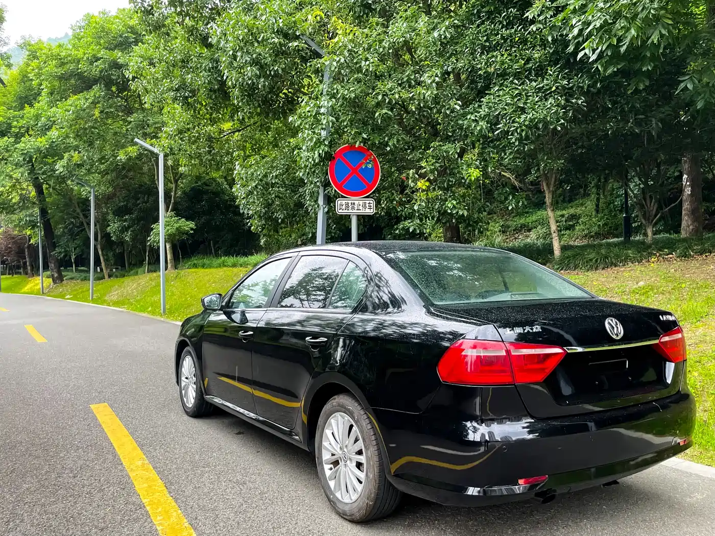 Volkswagen Lavida 2013 1.6L Automatic Comfort Edition фото 3