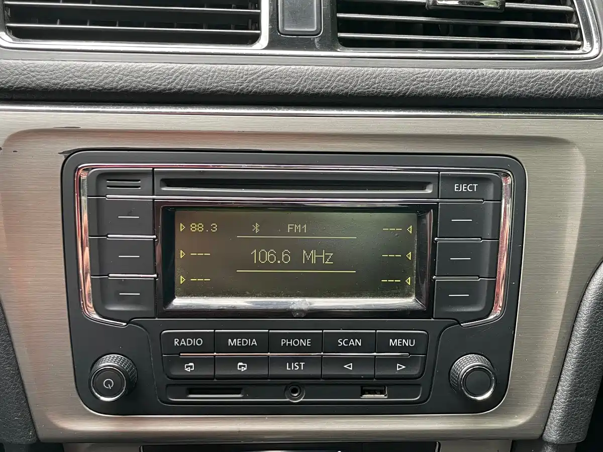 Volkswagen Lavida 2013 1.6L Automatic Comfort Edition фото 14