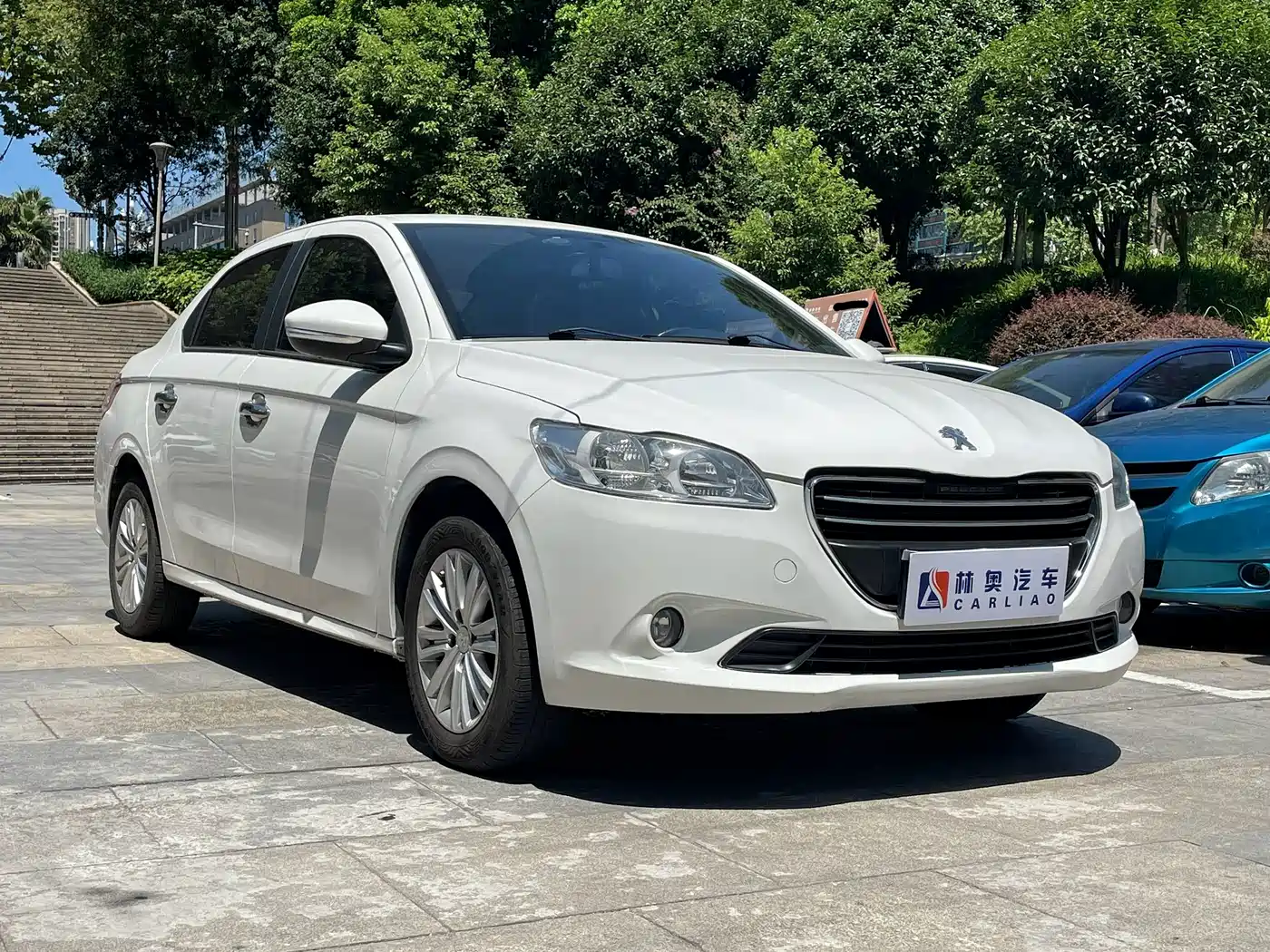 Peugeot 301 2016 1.6L Manual Luxury Edition фото 3