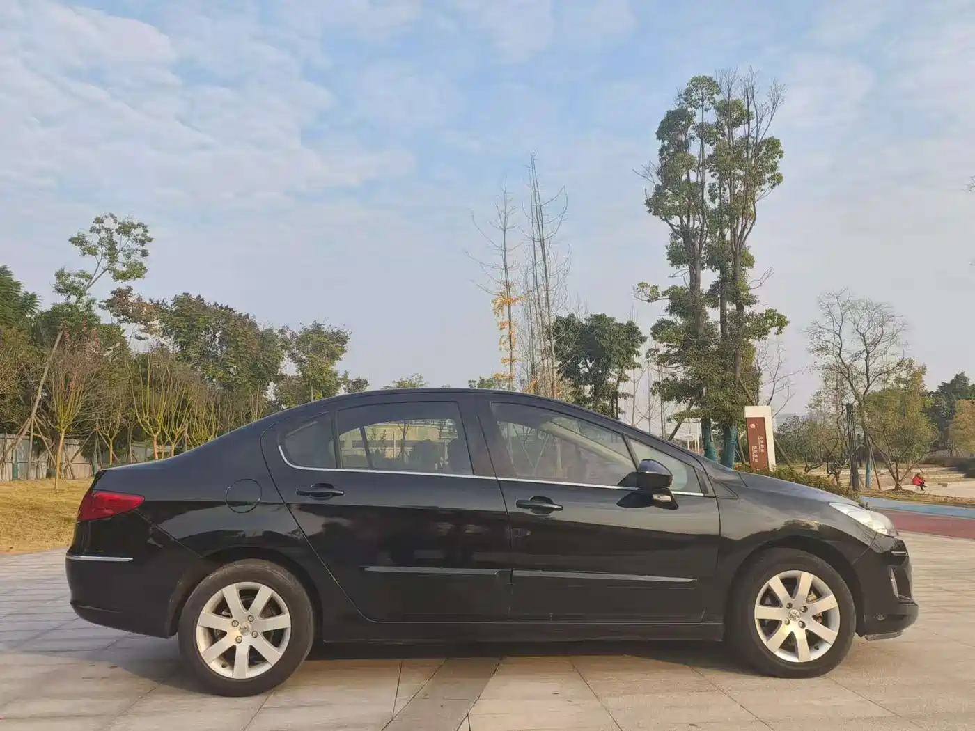Peugeot 408 2012 2011 1.6L Automatic Comfort Edition