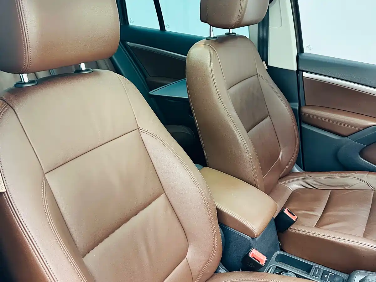 Volkswagen Tiguan 2012 2.0TSI Luxury Edition фото 18