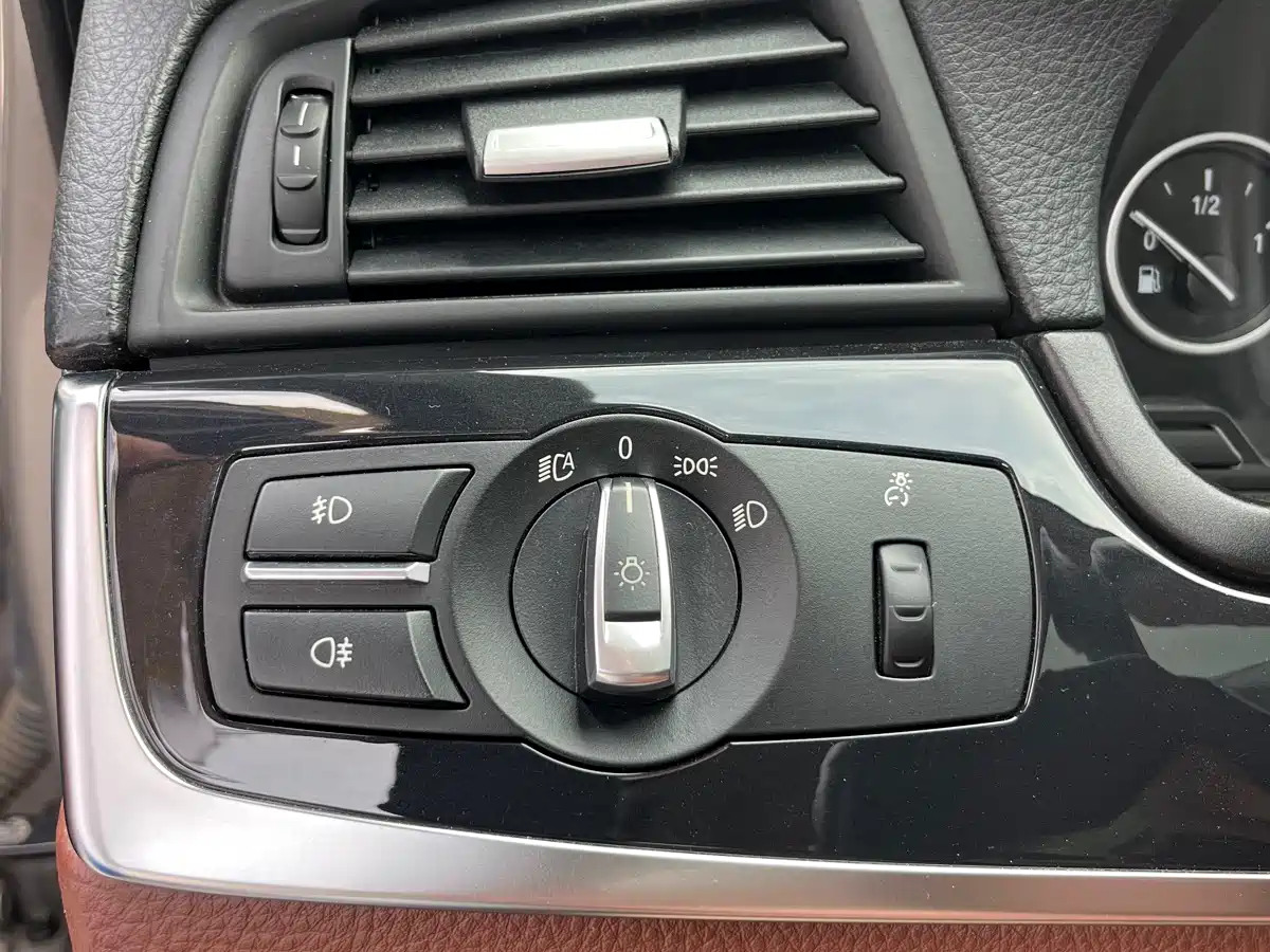 BMW 5 Series 2014 520Li Elegance фото 20