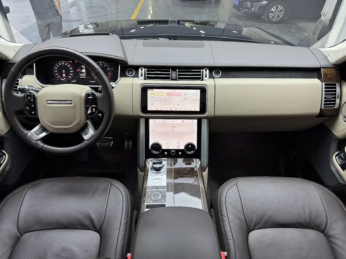 Land Rover Range Rover 2022 3.0 L6 400PS Heritage Extended Classic Edition фото 23