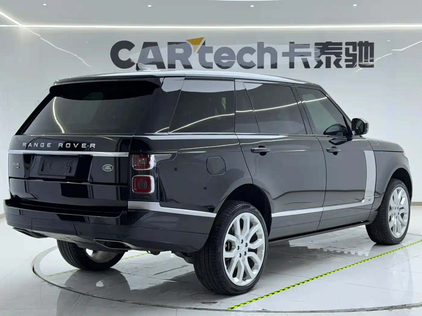 Land Rover Range Rover 2022 3.0 L6 400PS Heritage Extended Classic Edition фото 3