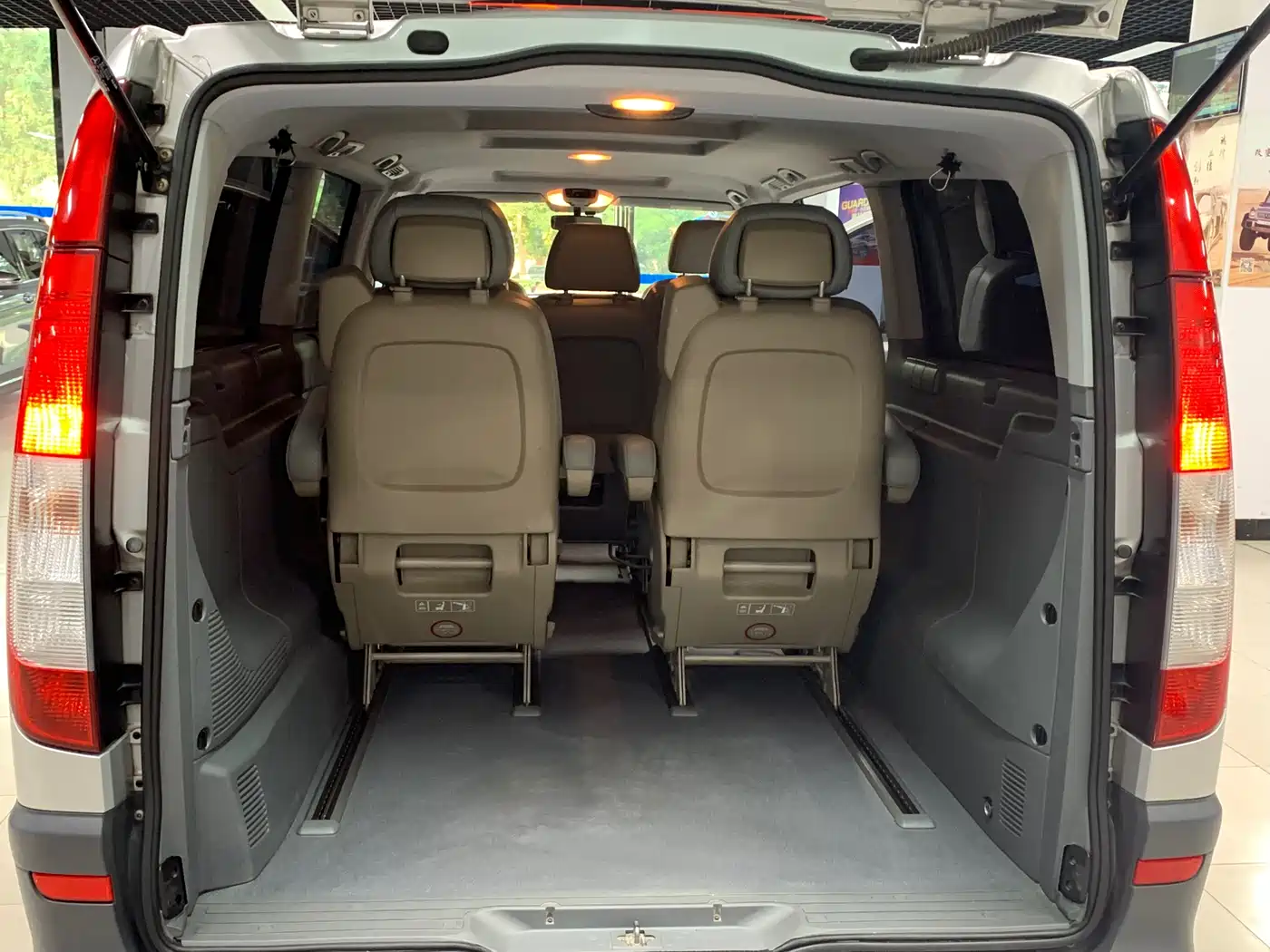 Mercedes-Benz Vito 2011 2.5L Elite Edition фото 11