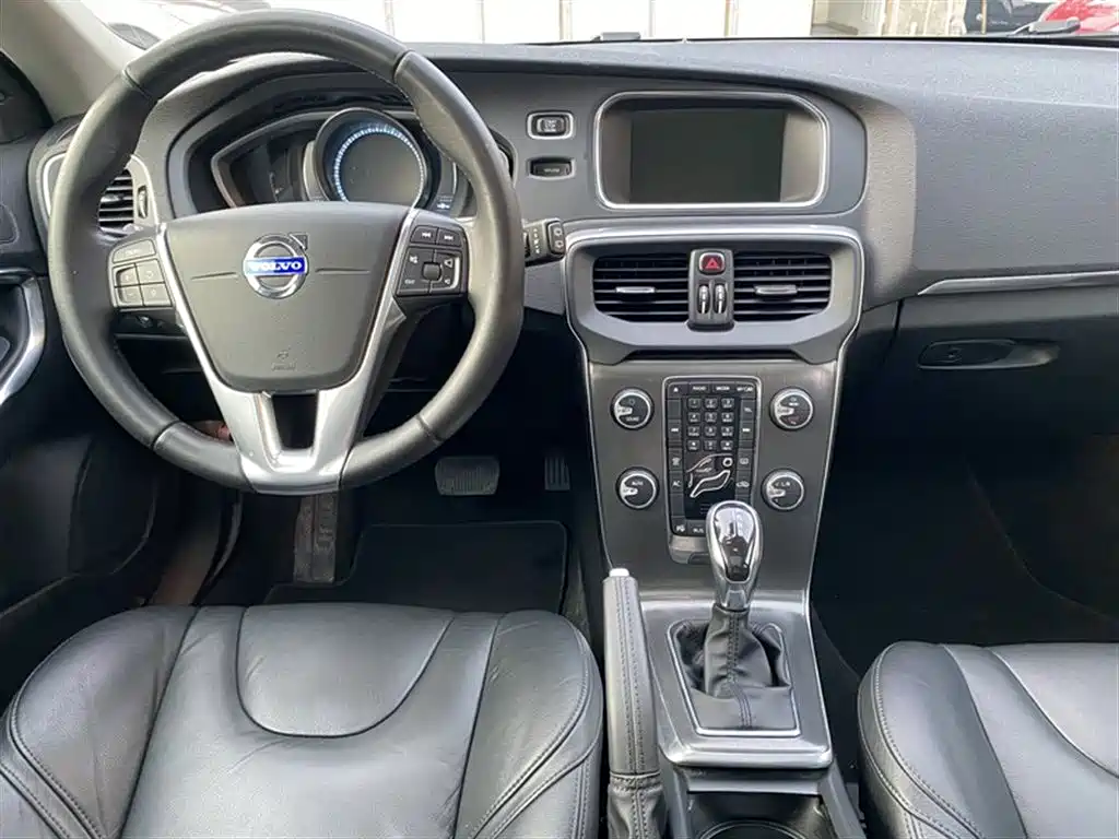 Volvo V40 2013 2014 2.0T Zhiya Edition