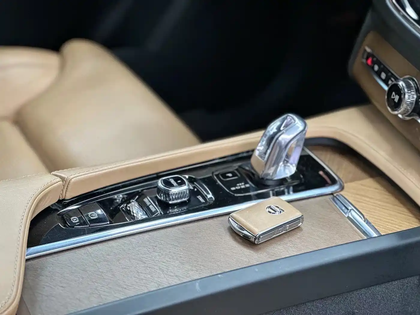 VOLVO XC90 PLUG IN HYBRID