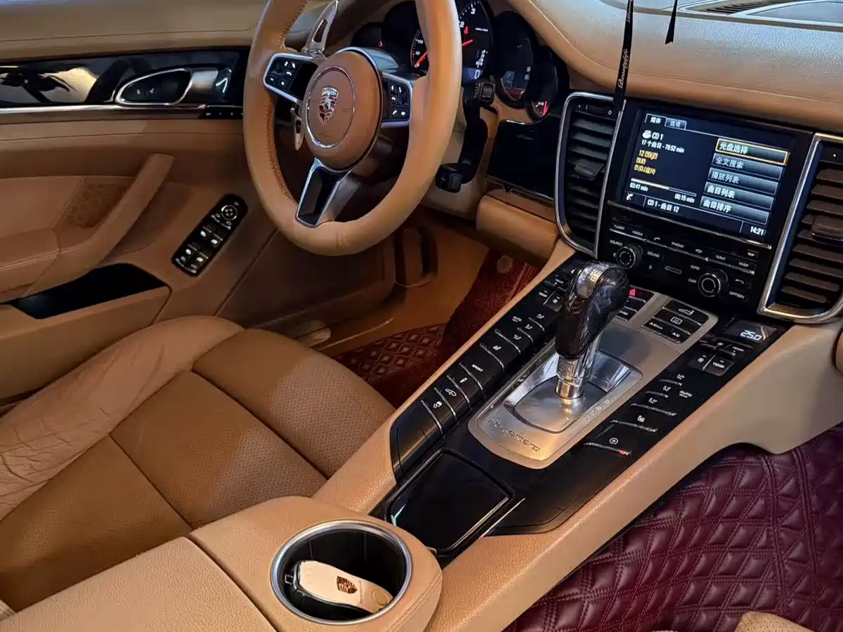 Porsche Panamera 2014 Panamera 4 3.0T фото 9