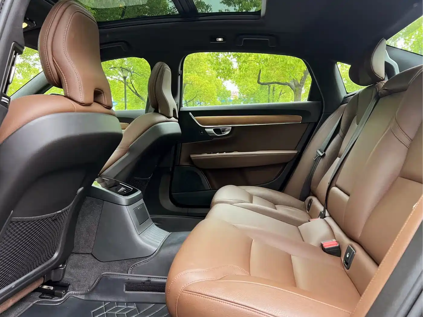 Volvo S90 Plug-in Hybrid 2023 2024 PHEV AWD Long Range Momentum Luxury Edition