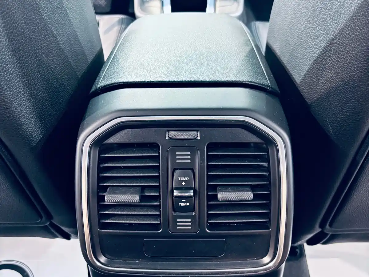 Porsche Macan 2018 Macan 2.0T фото 12