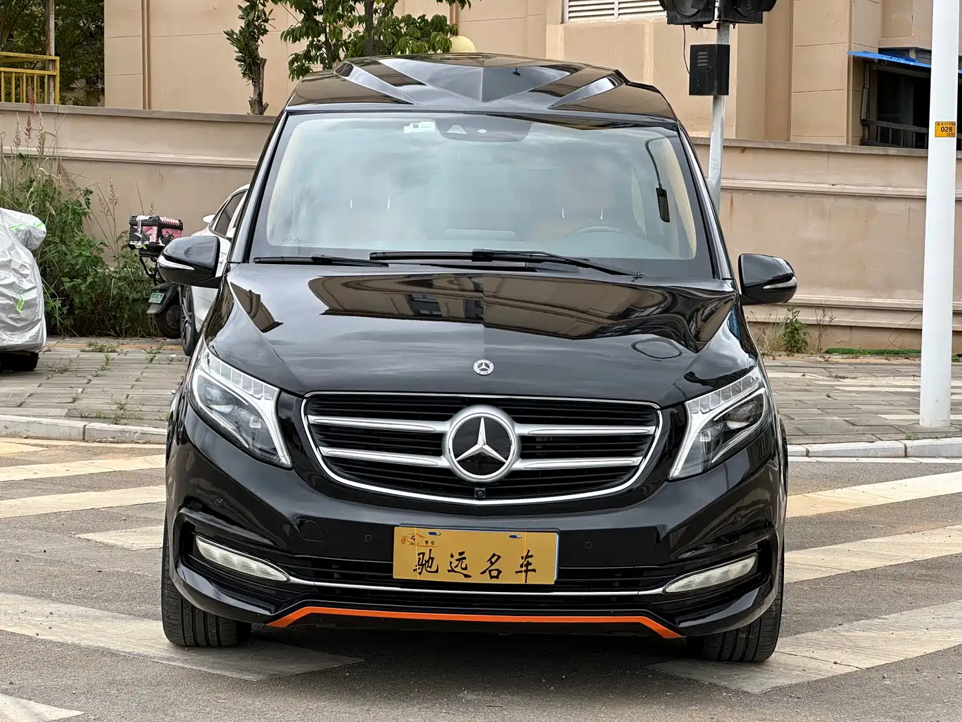 Mercedes-Benz V-Class 2018 V 260 L Premium Long Wheelbase Edition China VI фото 3