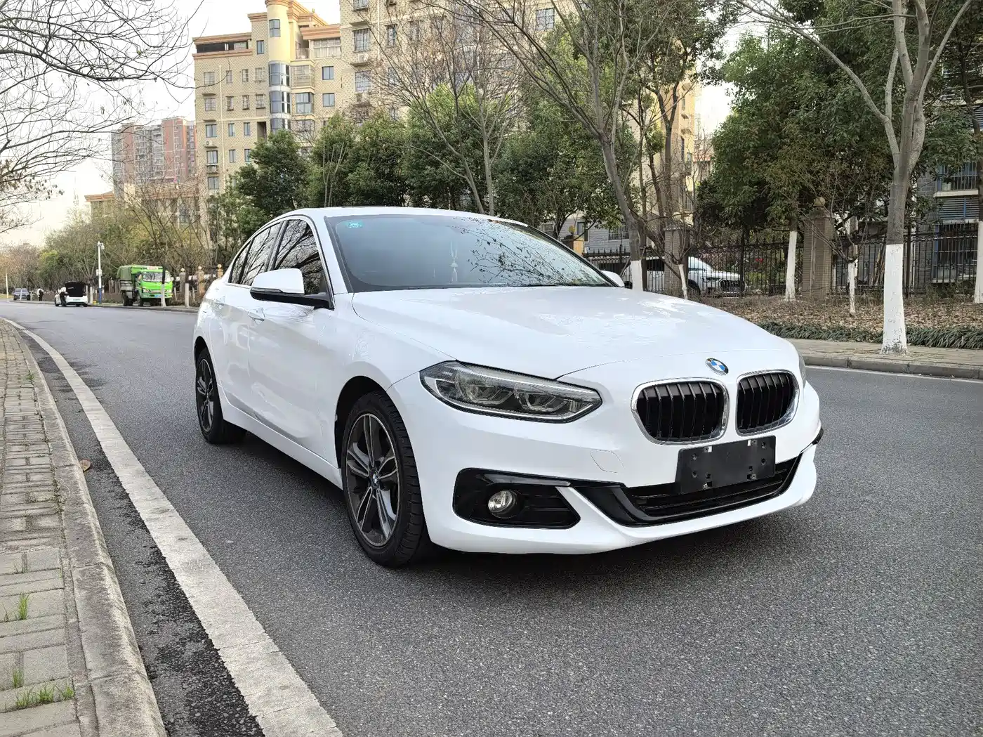 BMW 1 Series 2017 118i Sport фото 3