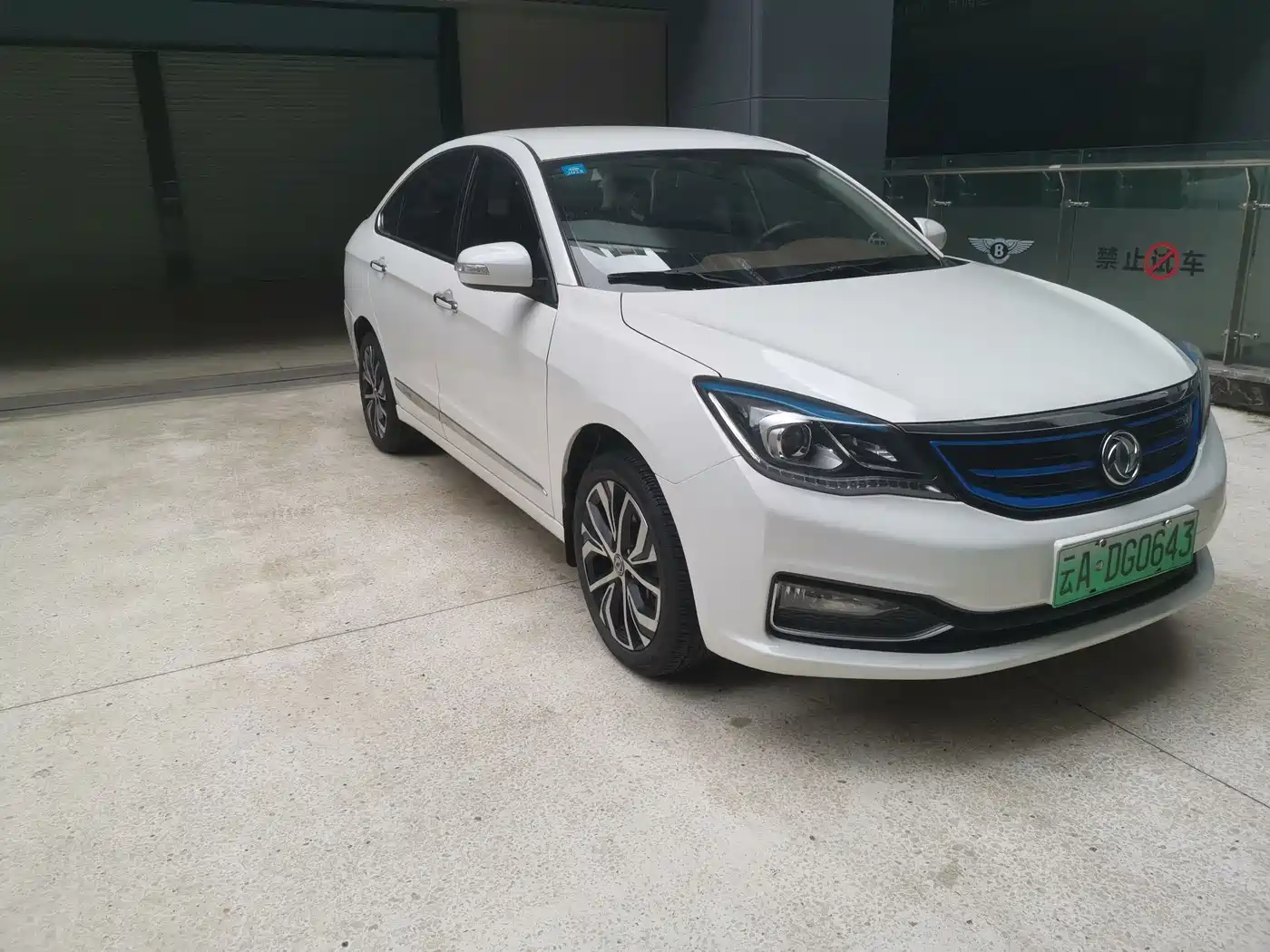 DONGFENG E70