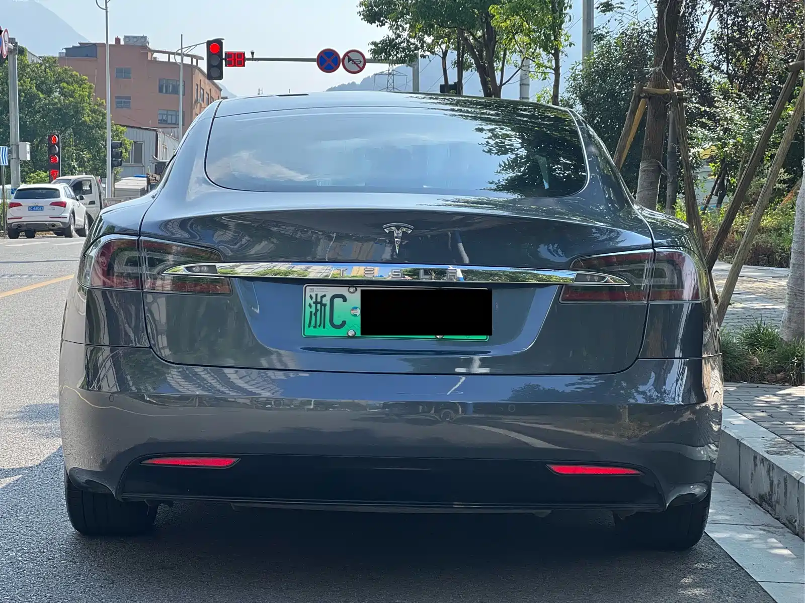Фото 4 - Tesla Model S
