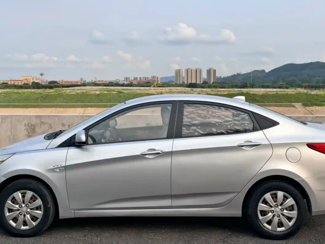 Hyundai Verna 2014 1.4L Manual Fashion GS фото 3