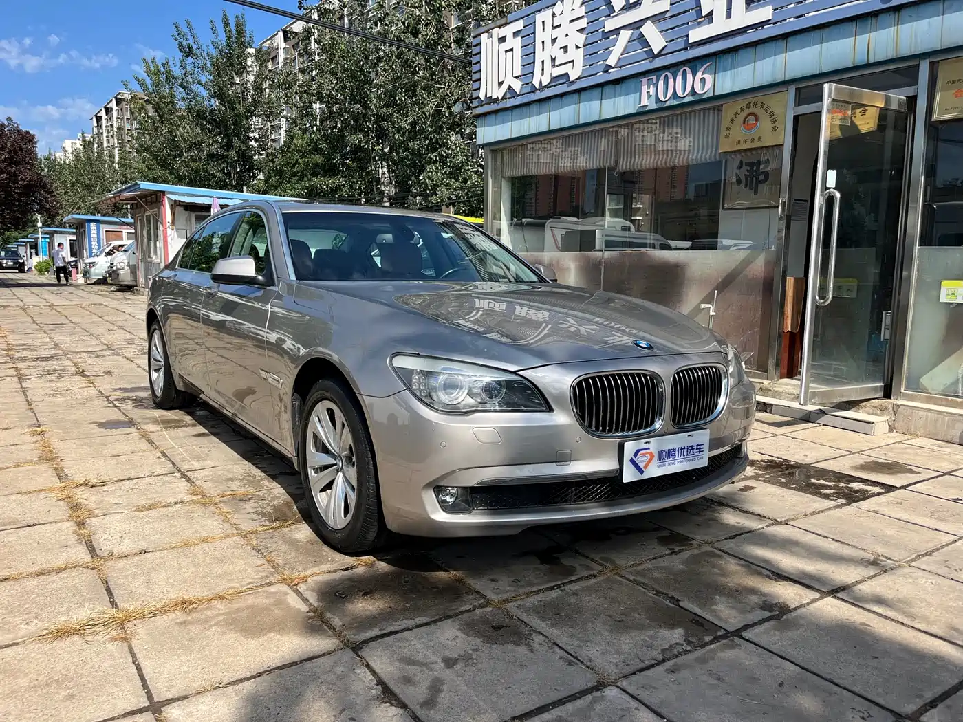BMW 7 Series 2009 730Li Leading фото 3