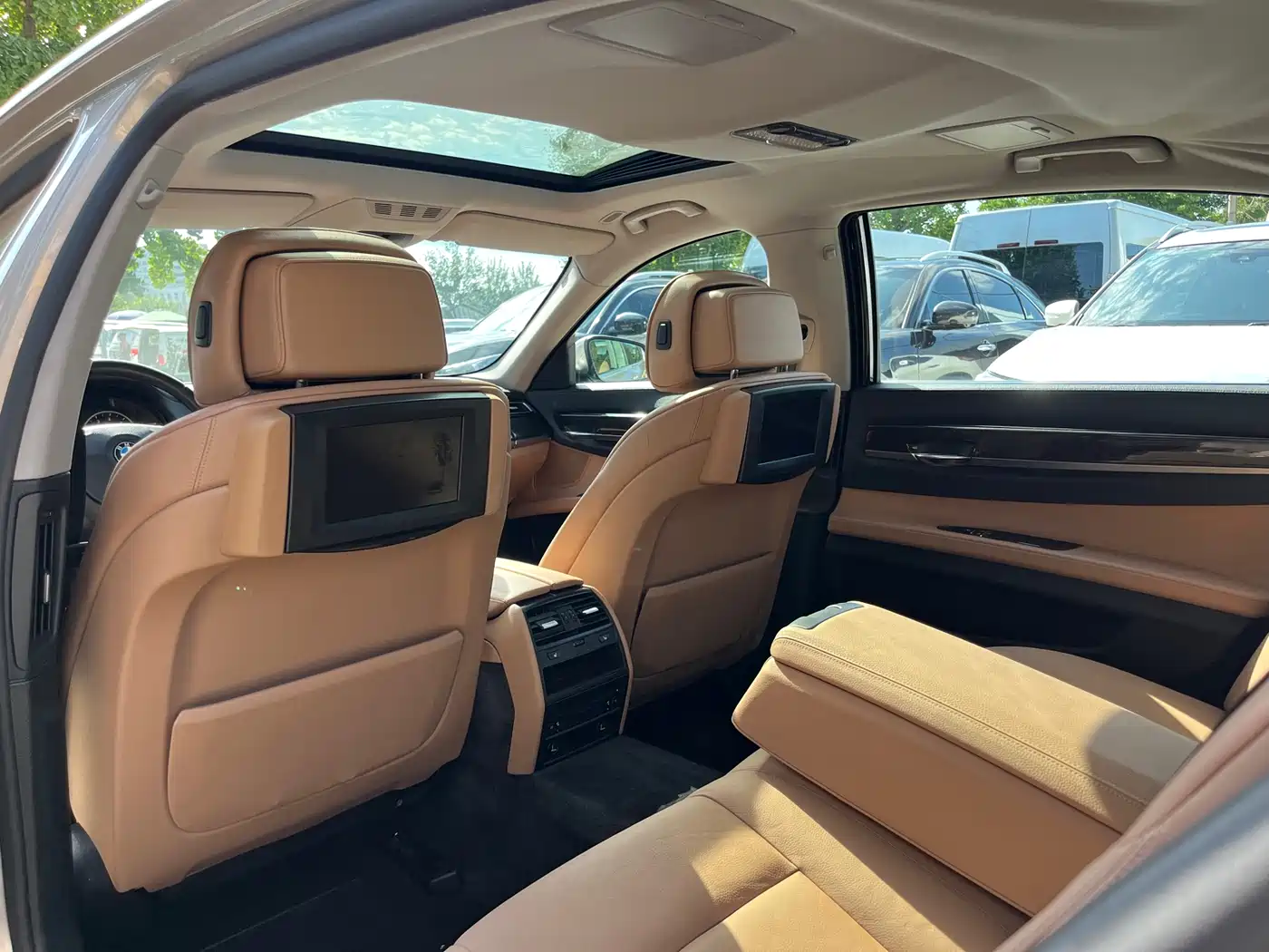 BMW 7 Series 2009 730Li Leading фото 15