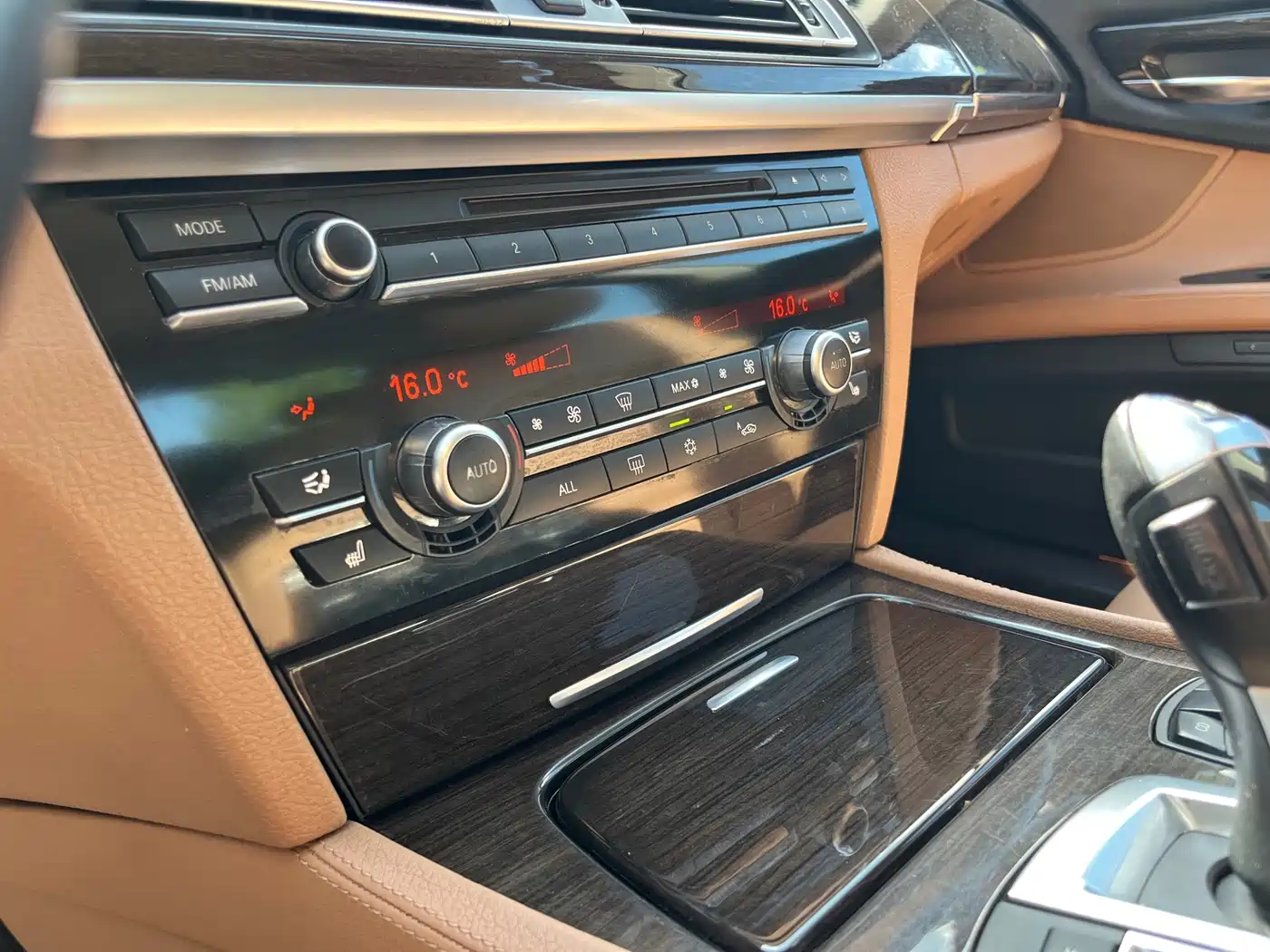 BMW 7 Series 2009 730Li Leading фото 28