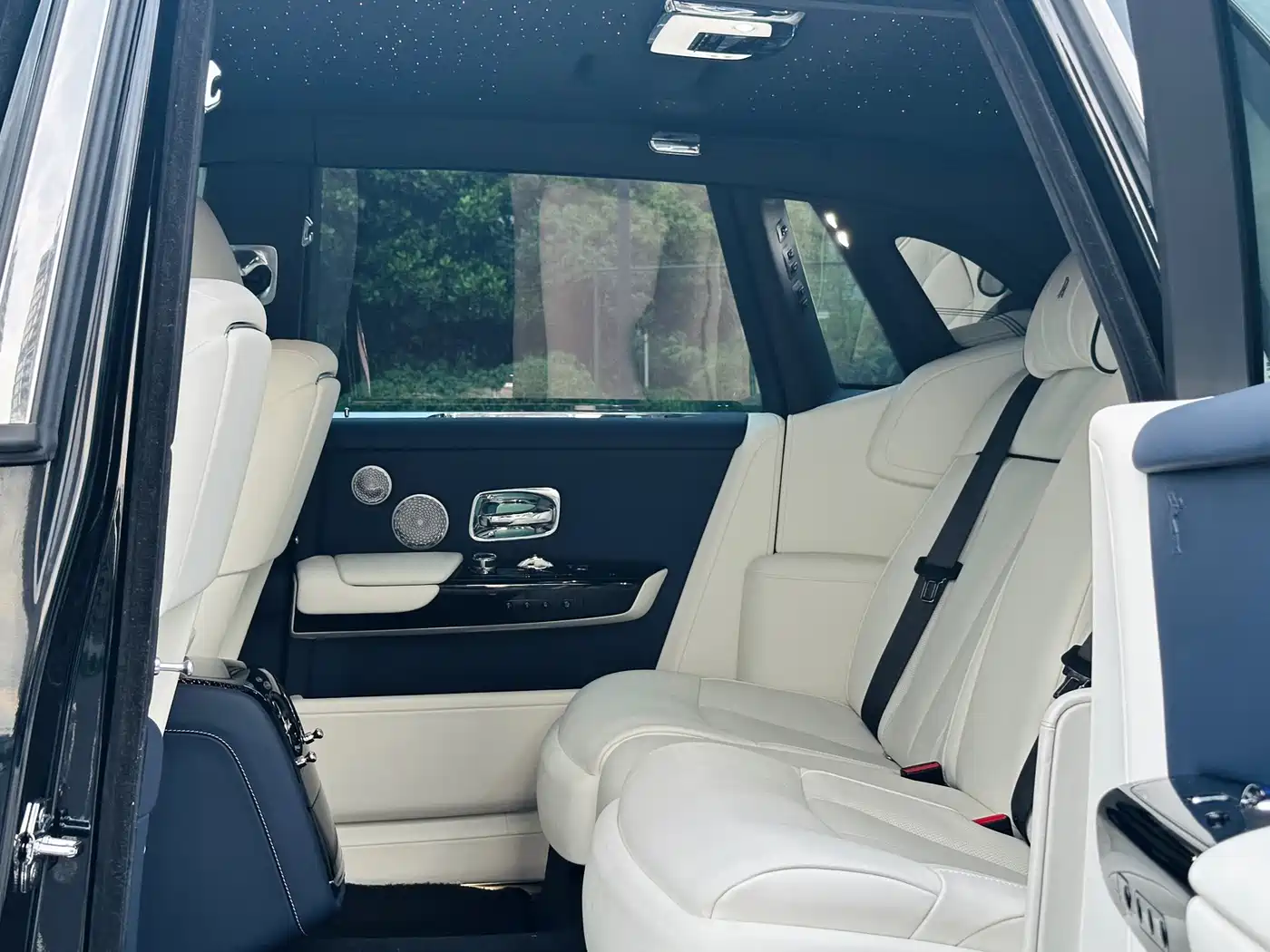 Rolls-Royce Phantom 2018 6.7T Standard Wheelbase Version фото 11