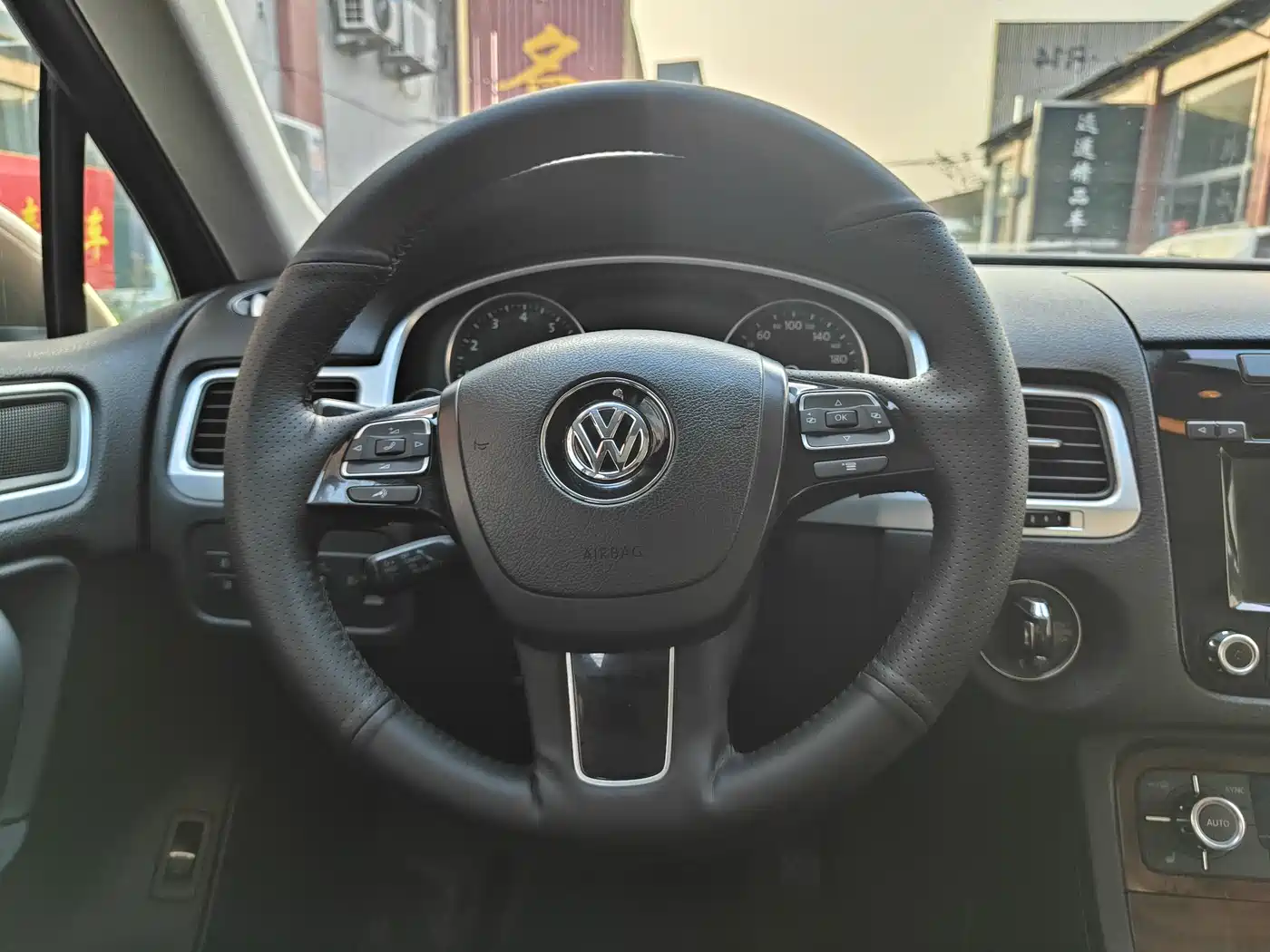 Volkswagen Touareg 2011 3.0TSI Comfort фото 13