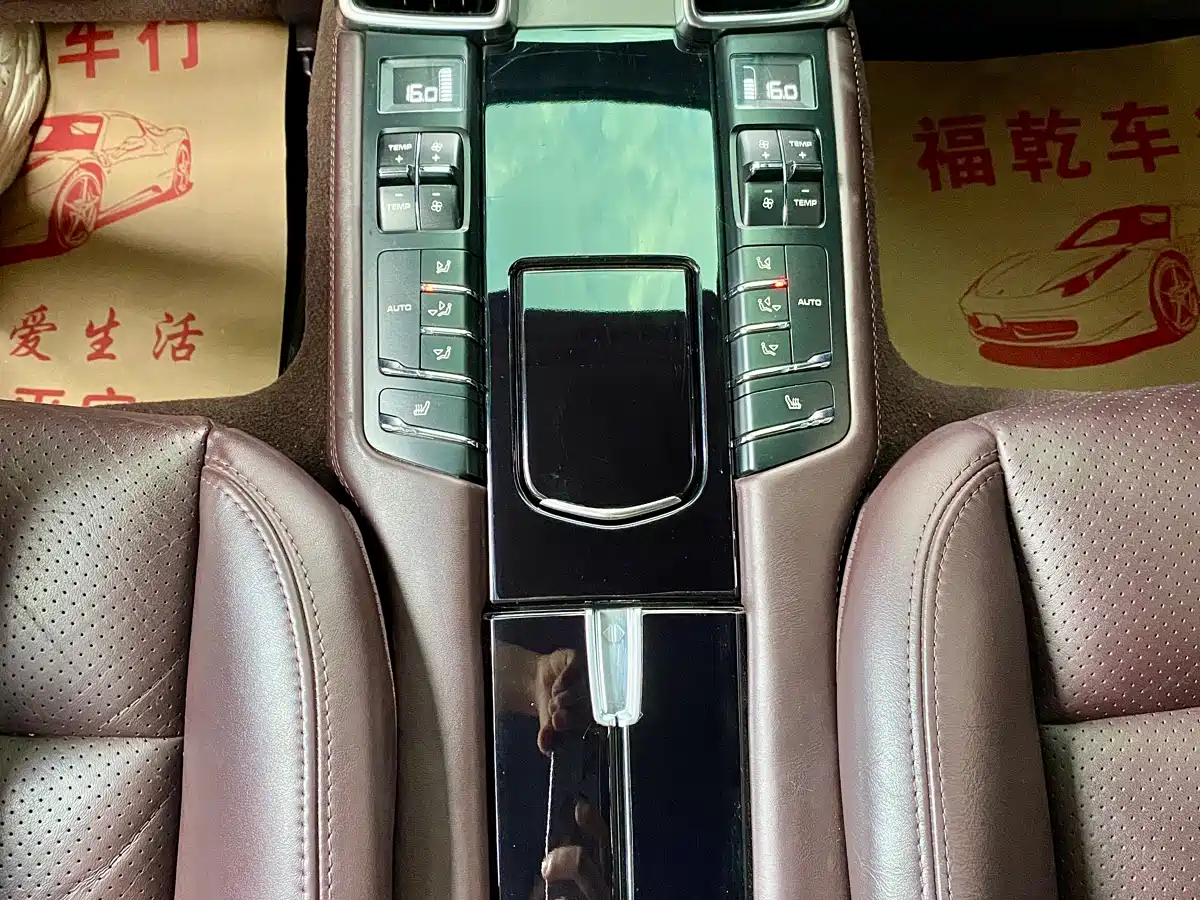 Porsche Panamera 2014 Panamera 4 3.0T фото 18