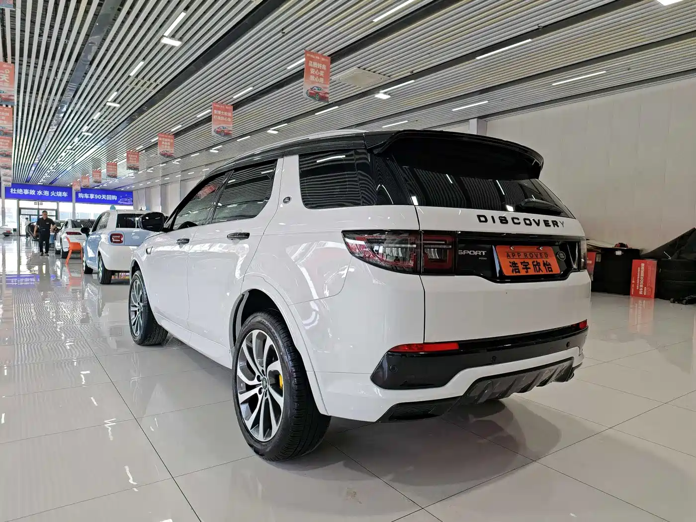 Land Rover Discovery Sport 2022 Model Year Facelift 249PS Metropolitan Edition фото 4