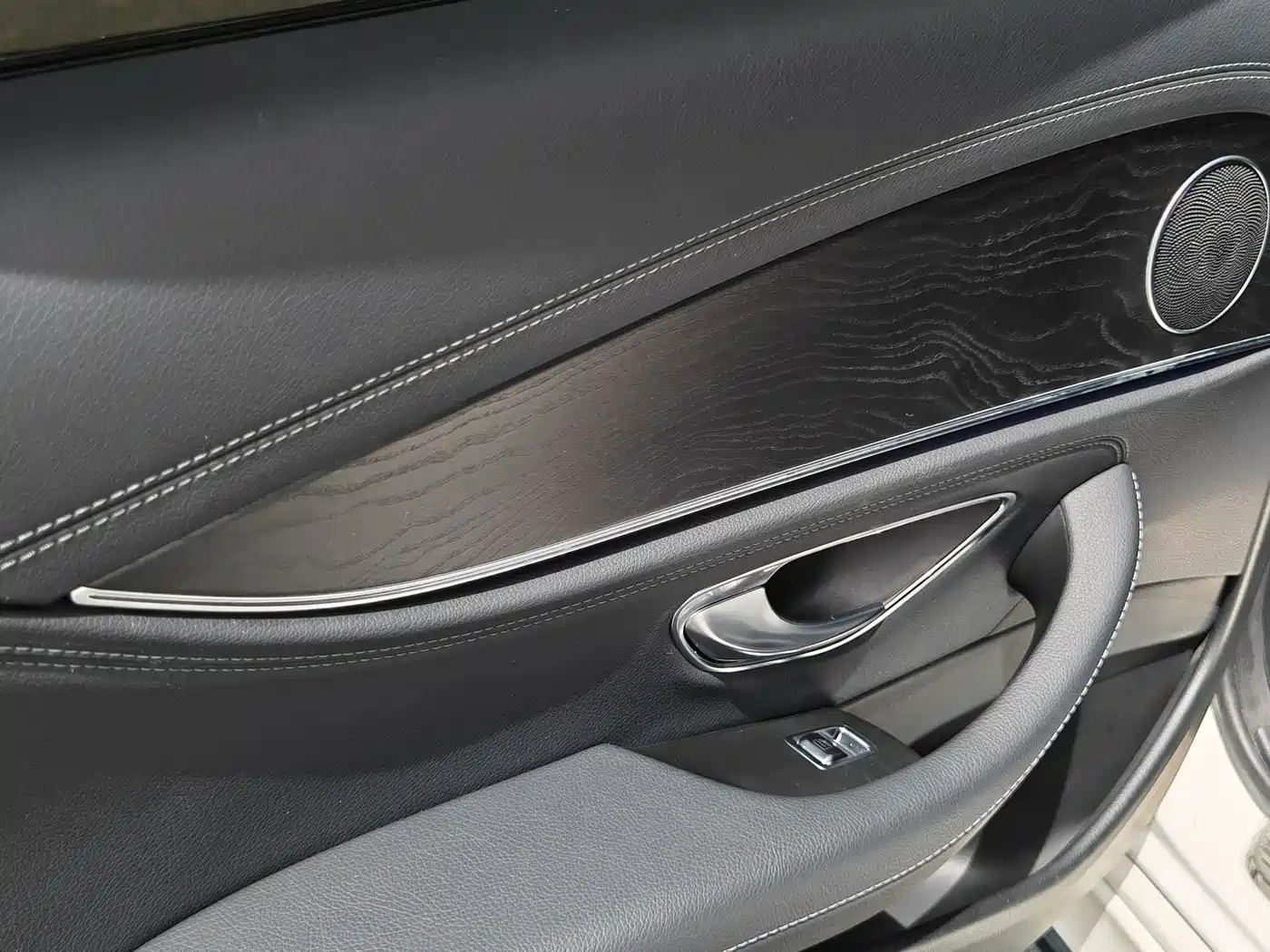 Mercedes-Benz E-Class 2018 E 200 L Sport фото 11