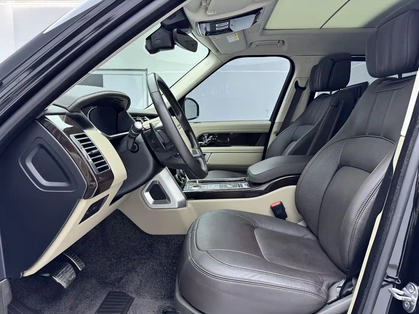 Land Rover Range Rover 2022 3.0 L6 400PS Heritage Extended Classic Edition фото 11