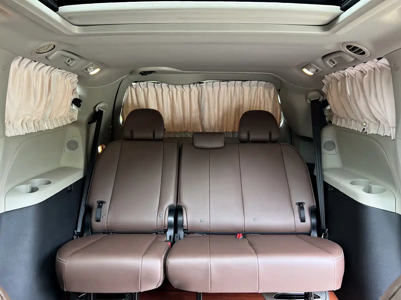 Toyota Sienna 2015 3.5L 2WD LE фото 16