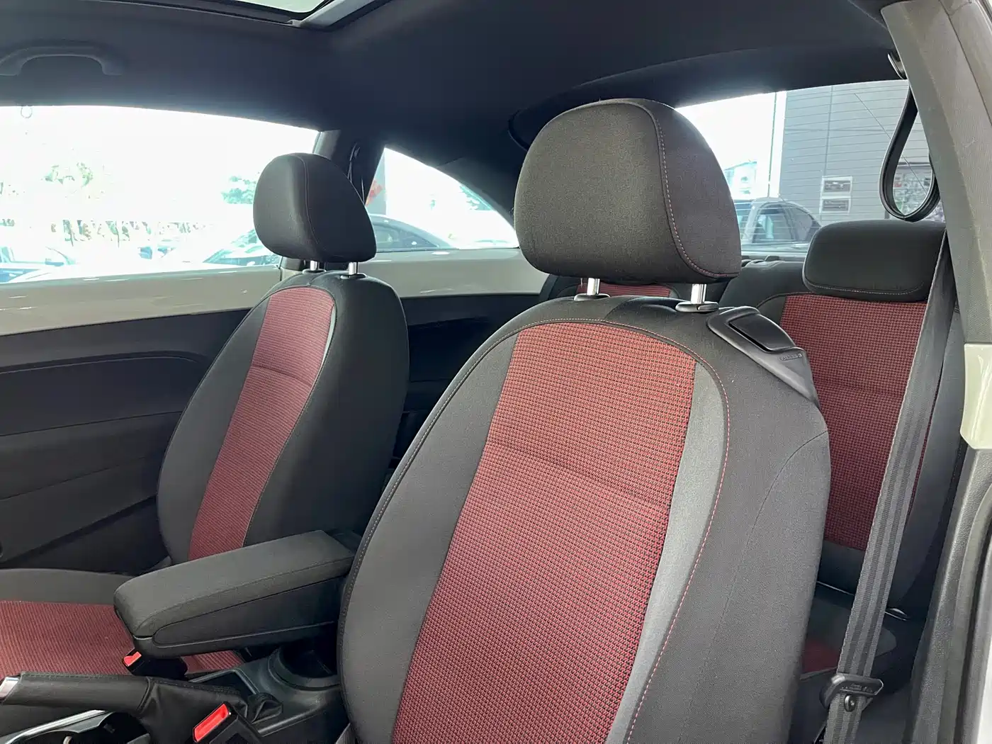 Volkswagen Beetle 2015 180TSI фото 8
