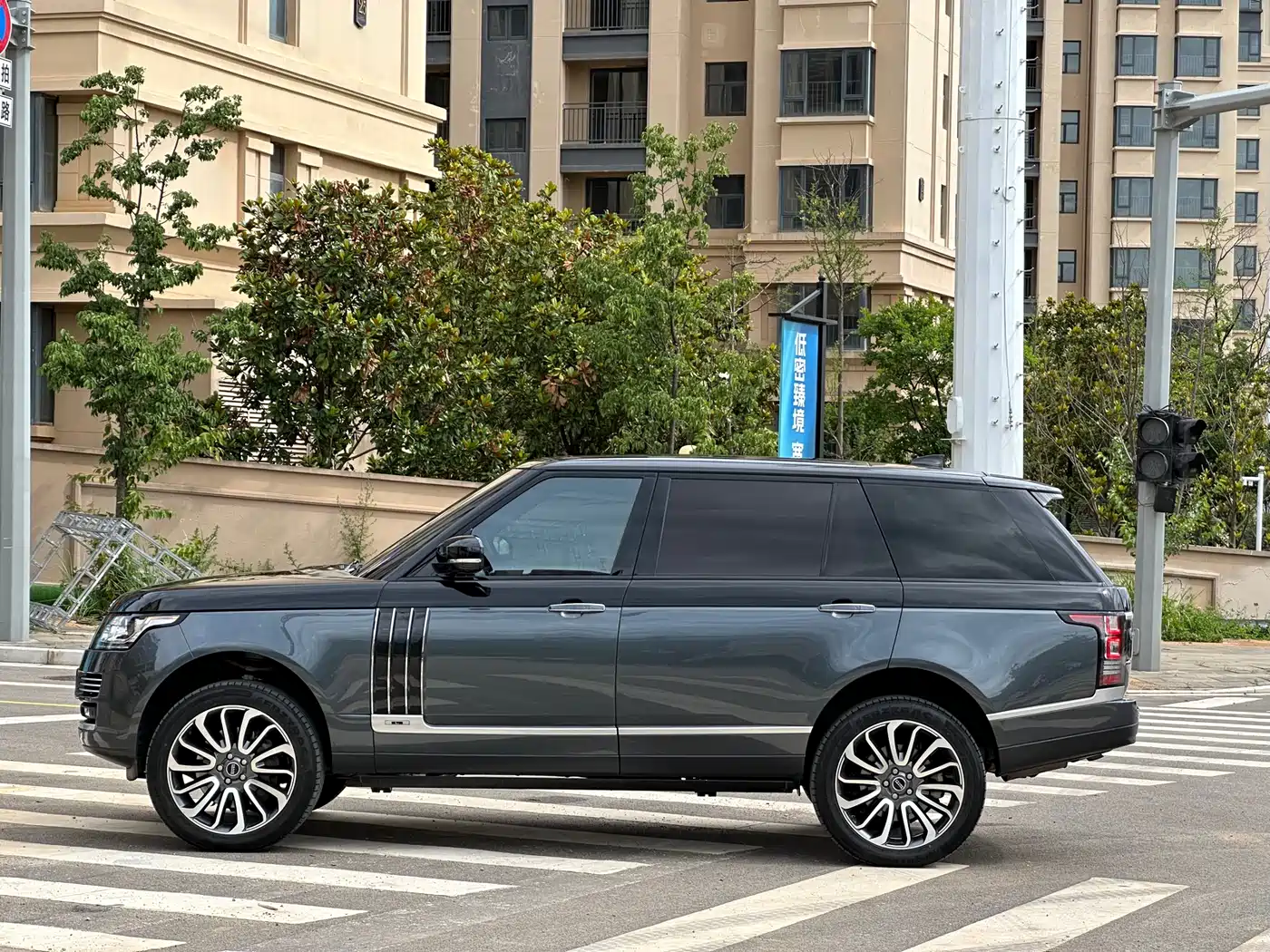 LAND ROVER RANGE ROVER