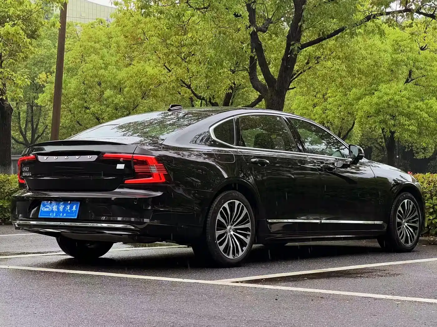 Volvo S90 Plug-in Hybrid 2023 2024 PHEV AWD Long Range Momentum Luxury Edition