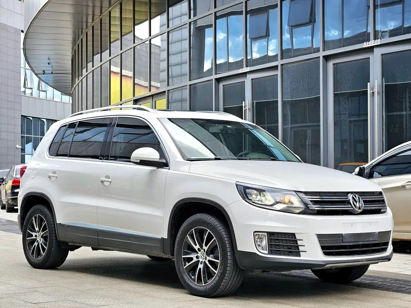 Volkswagen Tiguan 2013 2.0TSI Auto 4WD Luxury Edition фото 2