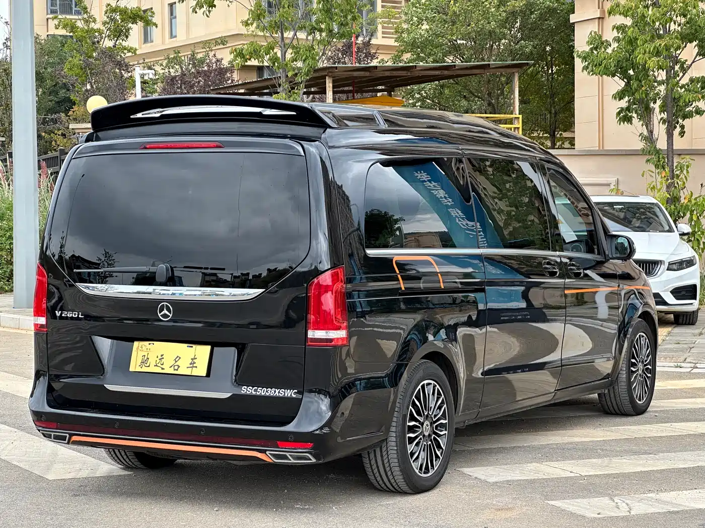 Mercedes-Benz V-Class 2018 V 260 L Premium Long Wheelbase Edition China VI фото 21