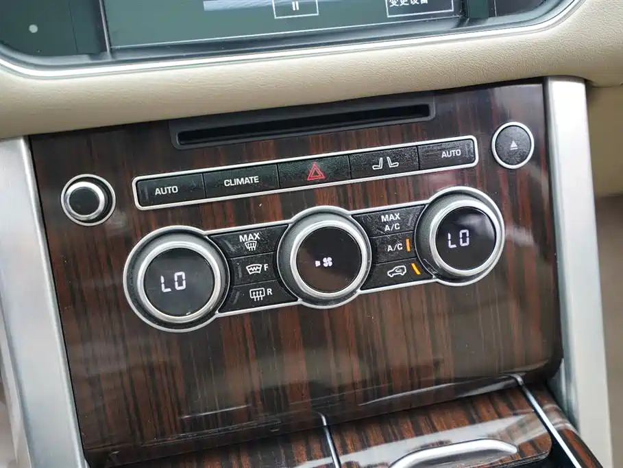 Land Rover Range Rover 2015 3.0 TDV6 Vogue фото 10