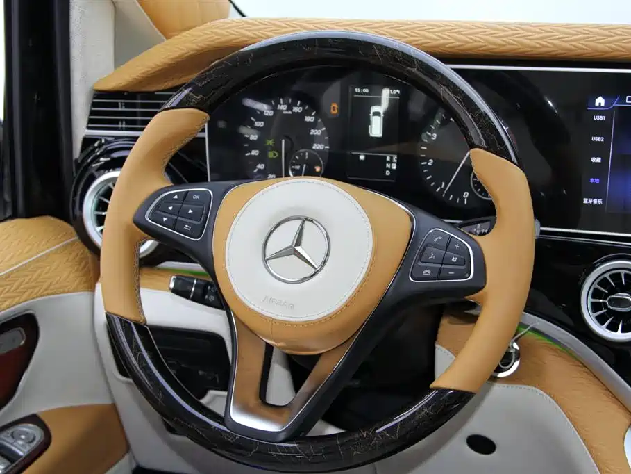 Mercedes-Benz Vito 2023 2.0T Business 7-Seater фото 31
