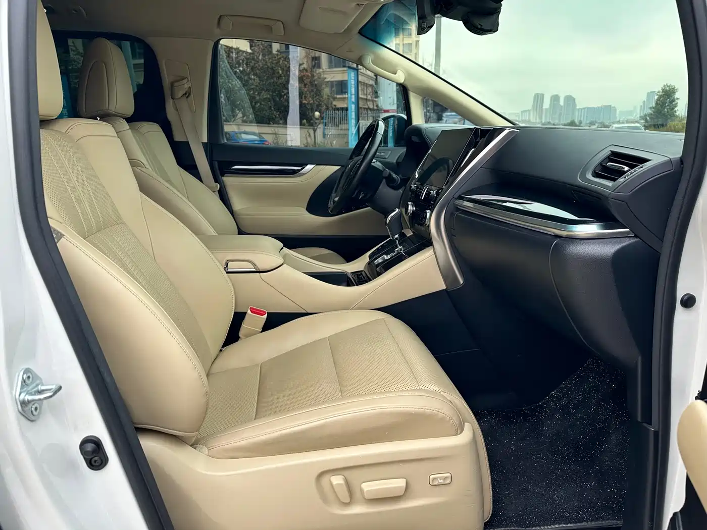 Toyota Alphard 2021 Hybrid 2.5L Premium фото 6