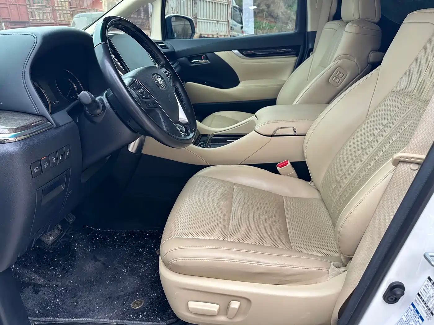 Toyota Alphard 2021 Hybrid 2.5L Premium фото 18