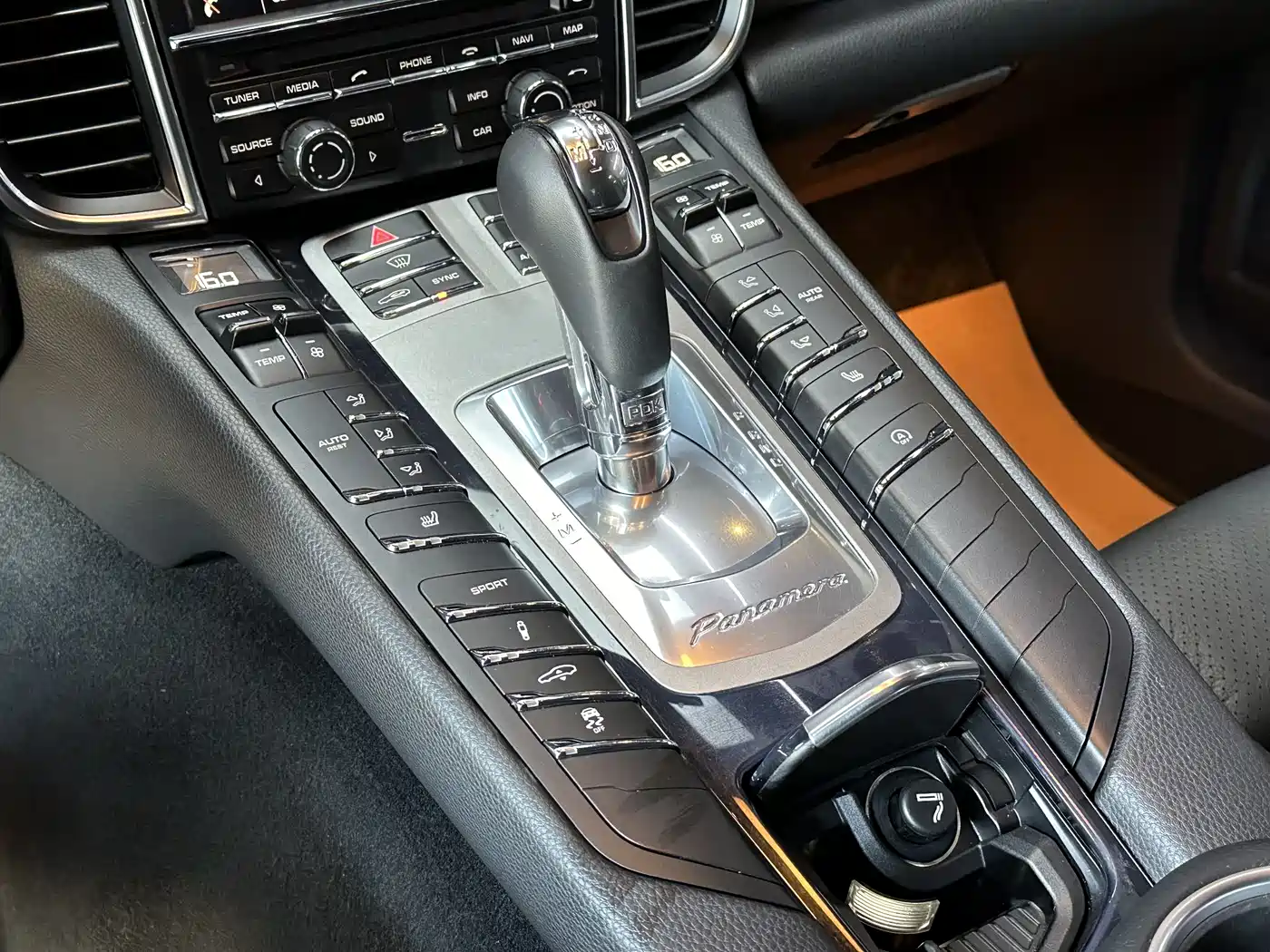Porsche Panamera 2014 Panamera 4 3.0T фото 10