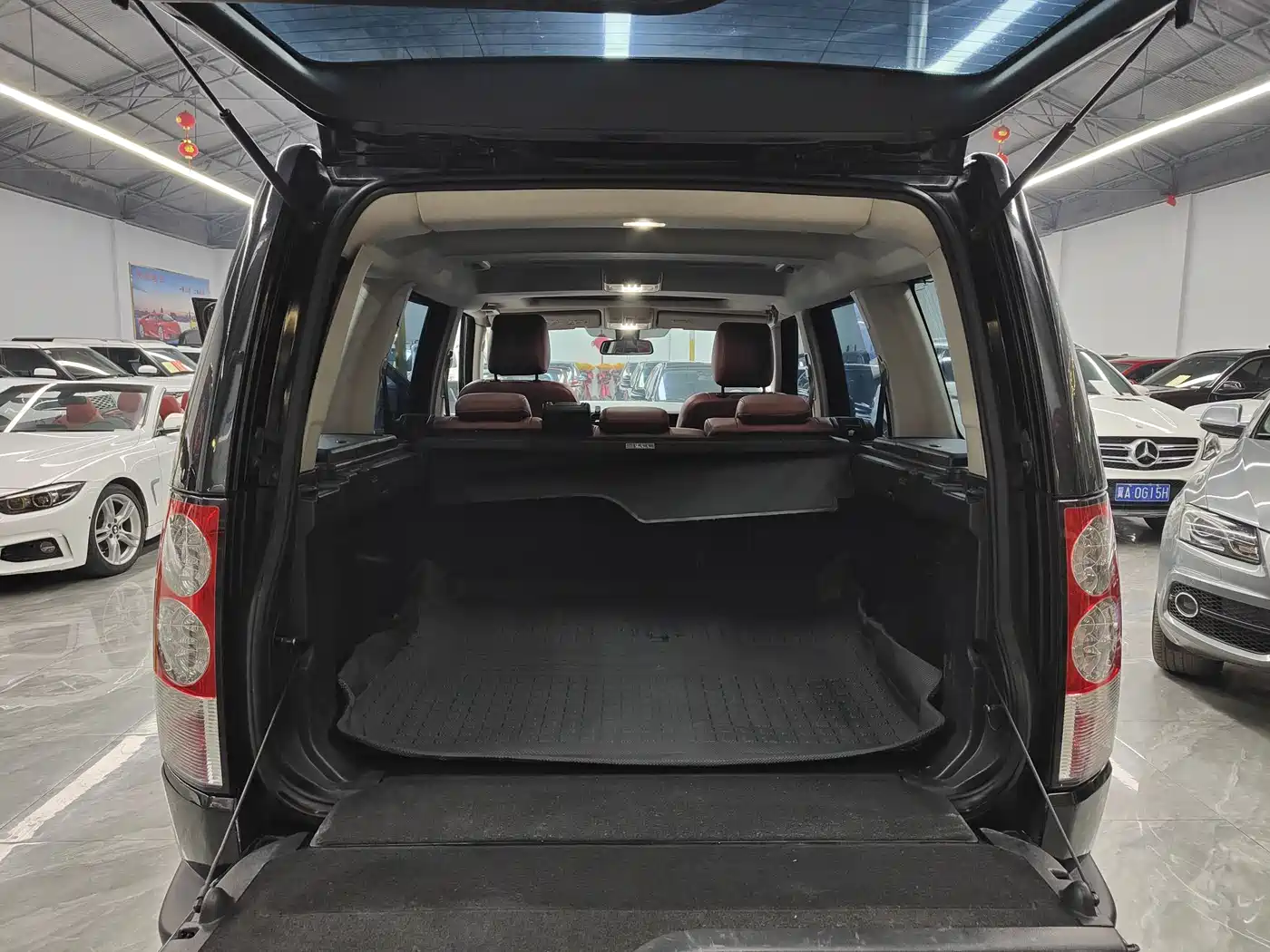 Land Rover Discovery 2009 Model 2.7 TDV6-S фото 18