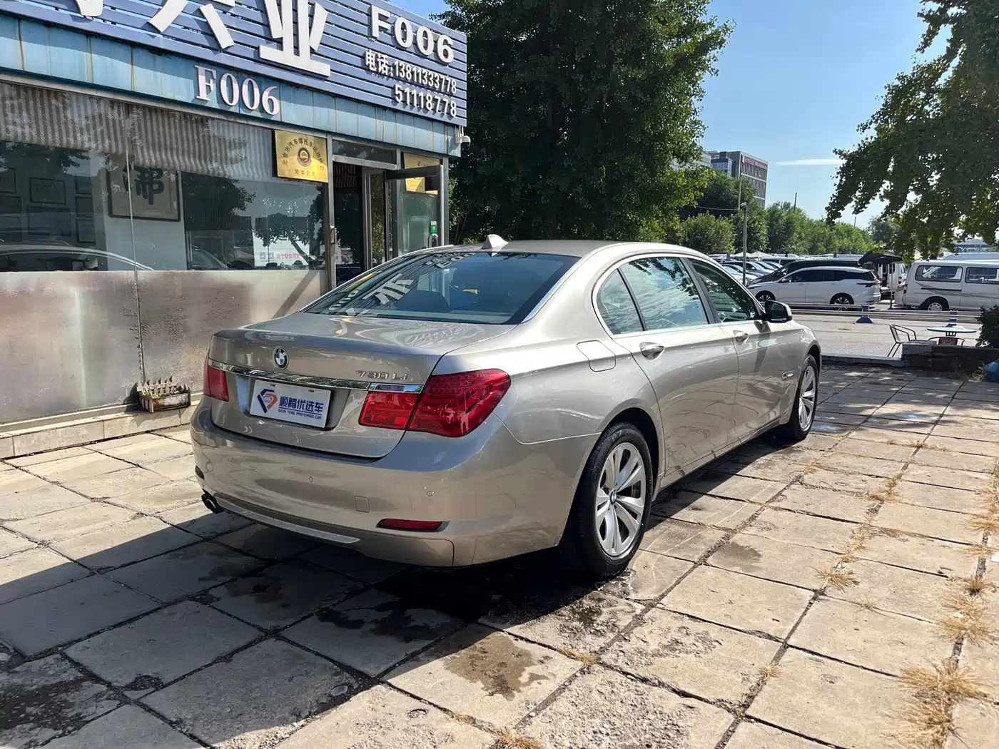 BMW 7 Series 2009 730Li Leading фото 4