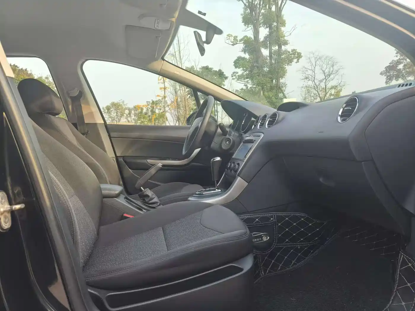 Peugeot 408 2012 2011 1.6L Automatic Comfort Edition