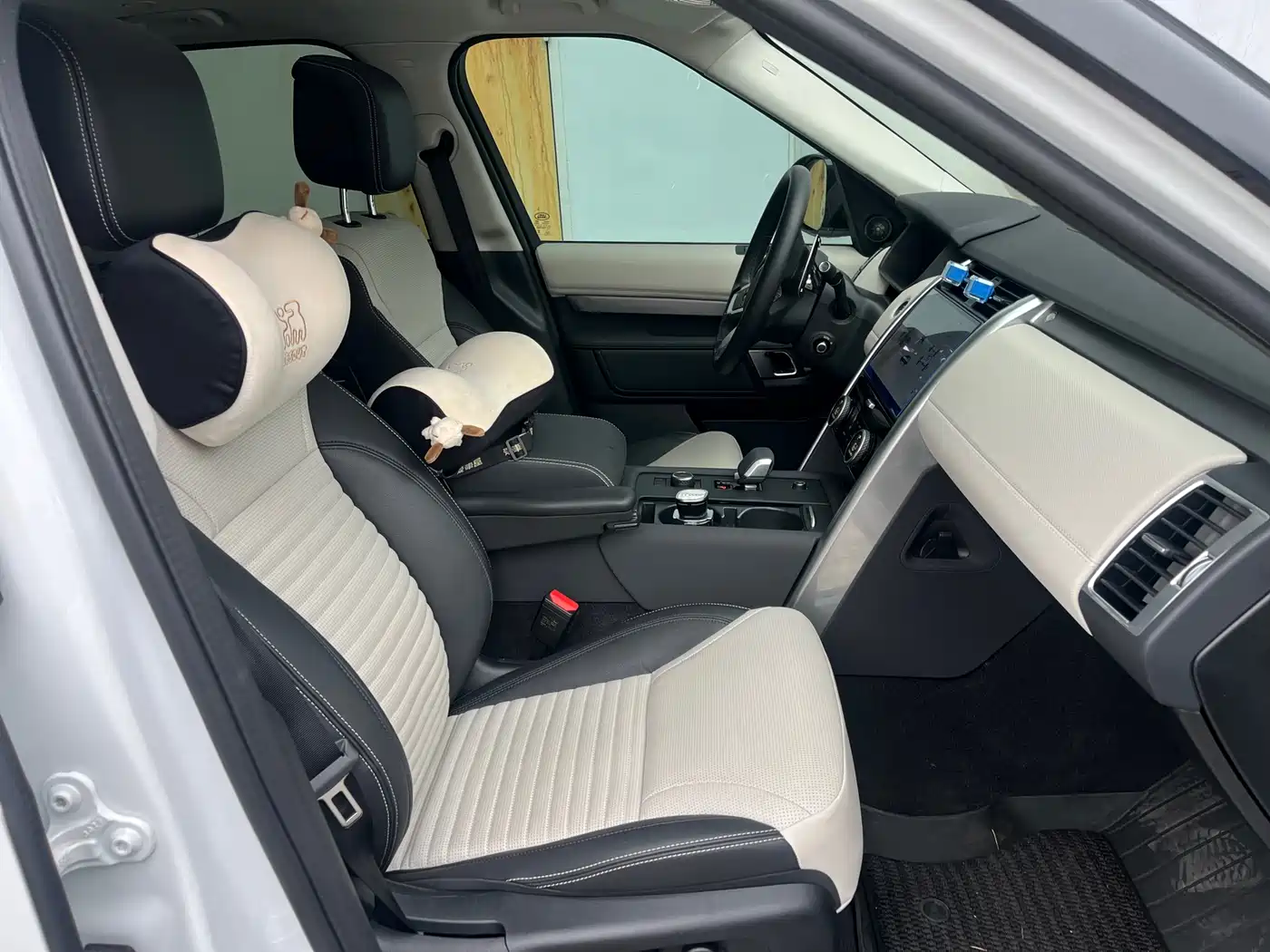 Land Rover Discovery 2024 360PS Dynamic SE фото 10
